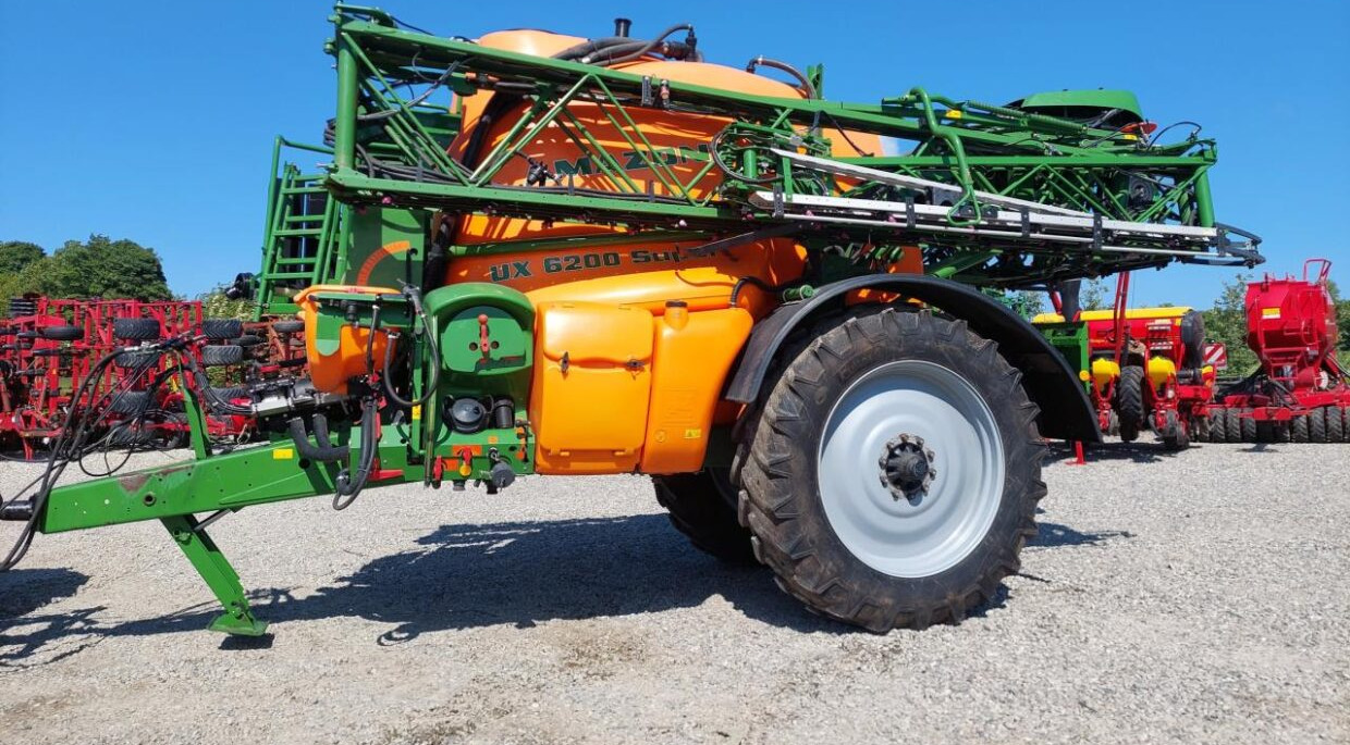 Amazone UX 6200 SUPER - 36-30-24m - Trailed sprayer: picture 1 Amazone UX 6200 SUPER - 36-30-24m - Trailed sprayer: picture 1