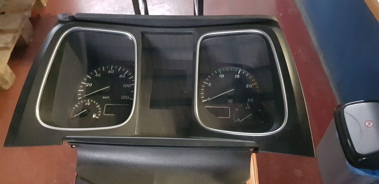 MERCEDES-BENZ INSTRUMENT PANEL ACTROS ATEGO EURO 6 - Dashboard for Truck: picture 3 MERCEDES-BENZ INSTRUMENT PANEL ACTROS ATEGO EURO 6 - Dashboard for Truck: picture 3