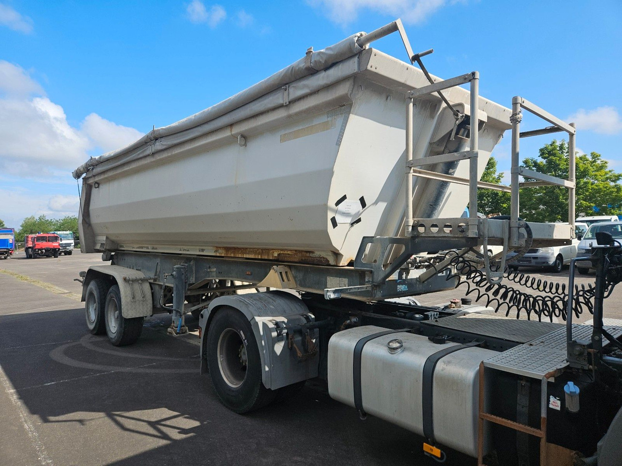 Meiller Stahlmulde Halbschale - Tipper semi-trailer: picture 5 Meiller Stahlmulde Halbschale - Tipper semi-trailer: picture 5