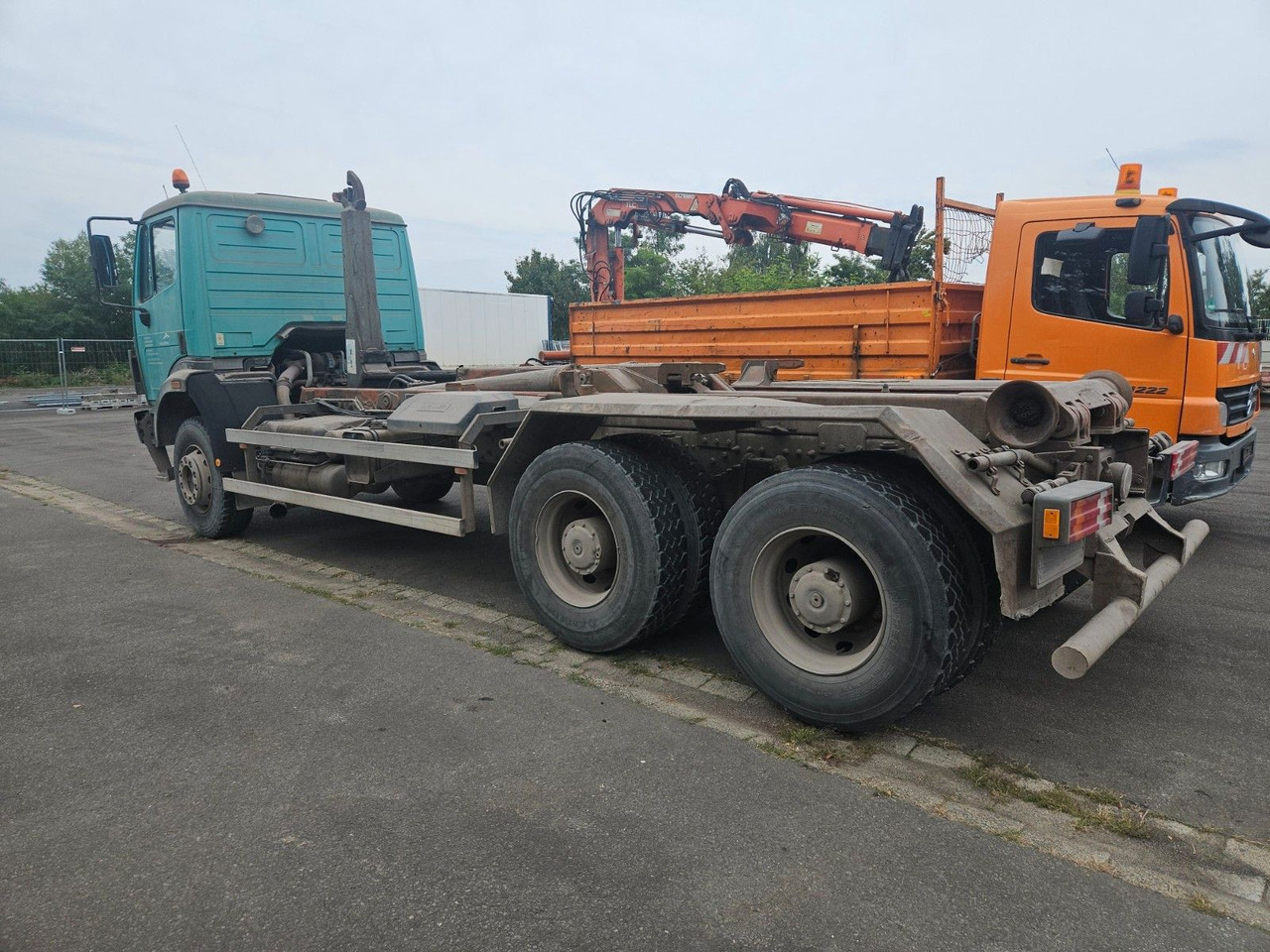 Mercedes-Benz SK 2527 6x4 Blatt/Blatt Hakenabroller - Hook lift truck: picture 3 Mercedes-Benz SK 2527 6x4 Blatt/Blatt Hakenabroller - Hook lift truck: picture 3