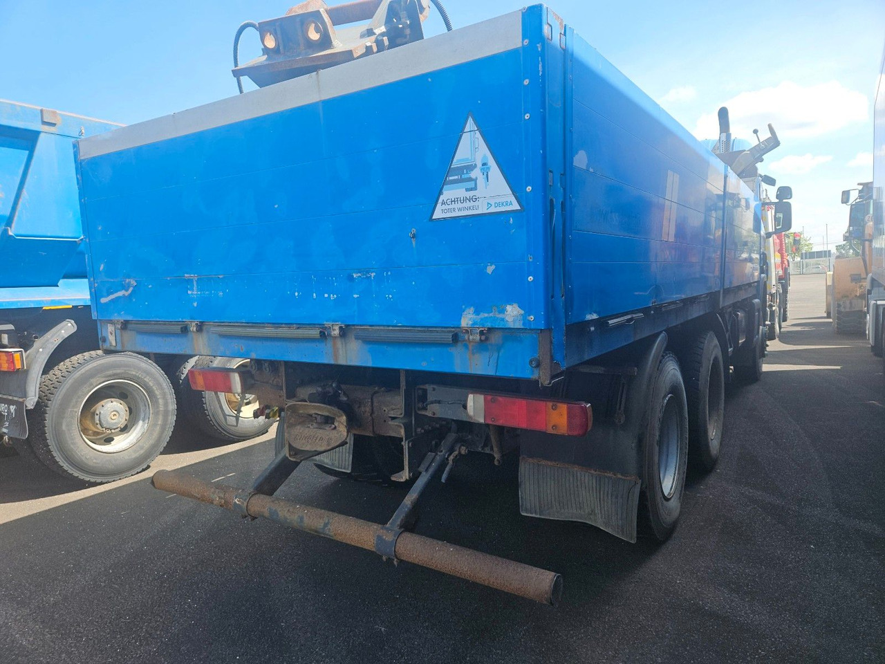 Scania P340 6x6 Pritsche Schaltgetriebe Blatt/Blatt - Dropside/ Flatbed truck: picture 3 Scania P340 6x6 Pritsche Schaltgetriebe Blatt/Blatt - Dropside/ Flatbed truck: picture 3