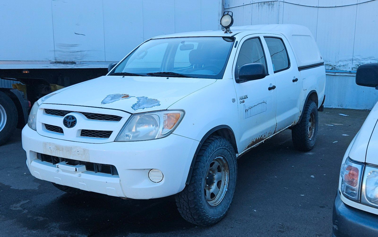 Toyota Hilux Double Cab 4x4 - SUV: picture 2 Toyota Hilux Double Cab 4x4 - SUV: picture 2