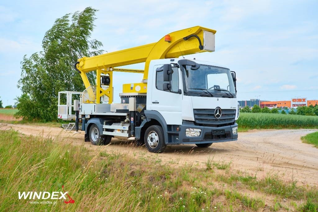 Palfinger P 300 KS - Truck mounted aerial platform: picture 2 Palfinger P 300 KS - Truck mounted aerial platform: picture 2