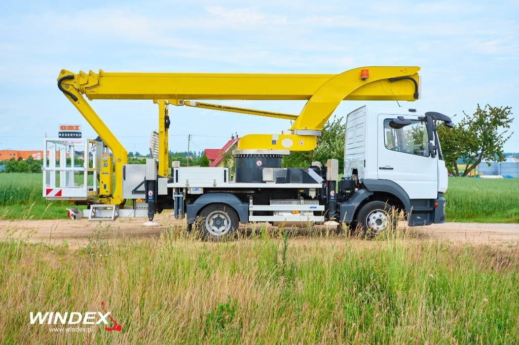 Palfinger P 300 KS - Truck mounted aerial platform: picture 3 Palfinger P 300 KS - Truck mounted aerial platform: picture 3
