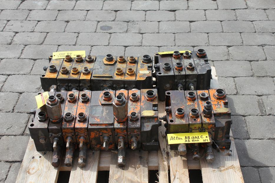 Atlas AB 1302 / AB 1500 - Hydraulic valve for Construction machinery: picture 1 Atlas AB 1302 / AB 1500 - Hydraulic valve for Construction machinery: picture 1