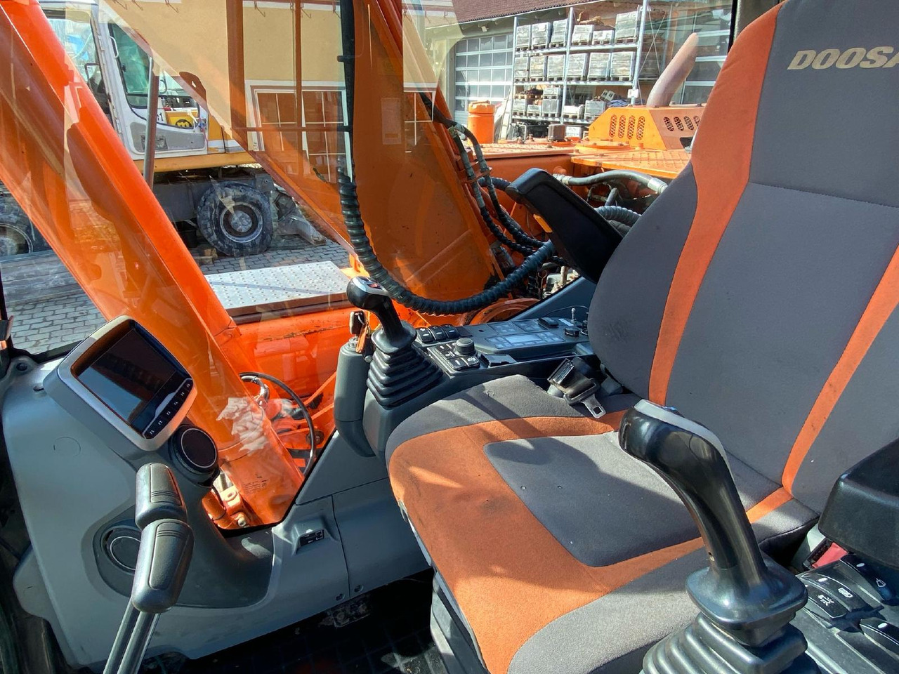 Doosan DX 180 LC -3 - Crawler excavator: picture 5 Doosan DX 180 LC -3 - Crawler excavator: picture 5