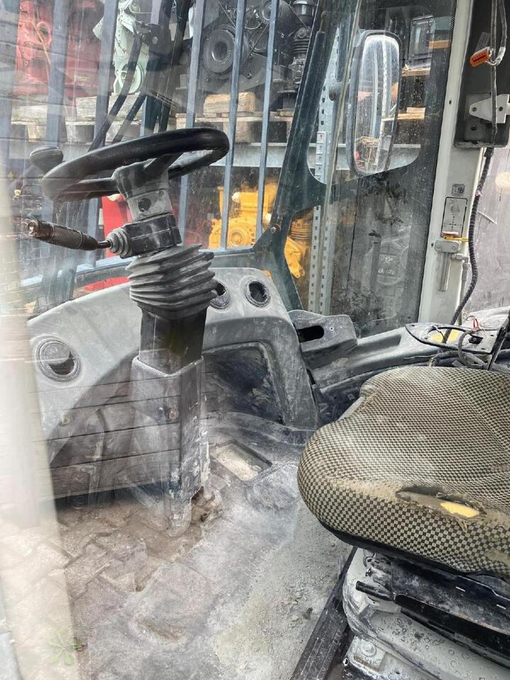 Liebherr L 566 - Cab for Construction machinery: picture 3 Liebherr L 566 - Cab for Construction machinery: picture 3