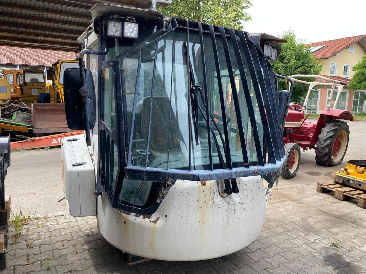 Liebherr L 566 - Cab for Construction machinery: picture 1 Liebherr L 566 - Cab for Construction machinery: picture 1