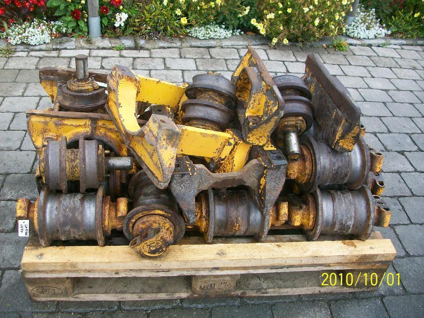 Liebherr R 902 Lit. - Track roller for Crawler excavator: picture 1 Liebherr R 902 Lit. - Track roller for Crawler excavator: picture 1