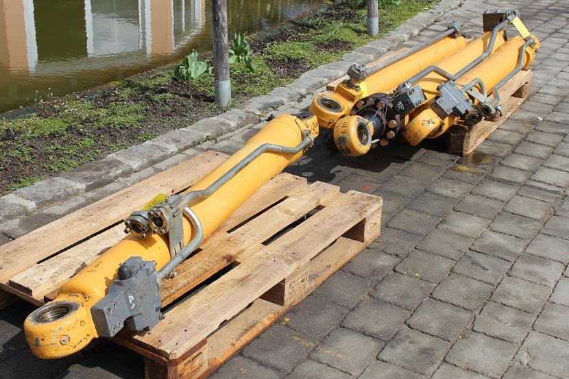 Liebherr R 914 - Hydraulic cylinder for Construction machinery: picture 3 Liebherr R 914 - Hydraulic cylinder for Construction machinery: picture 3