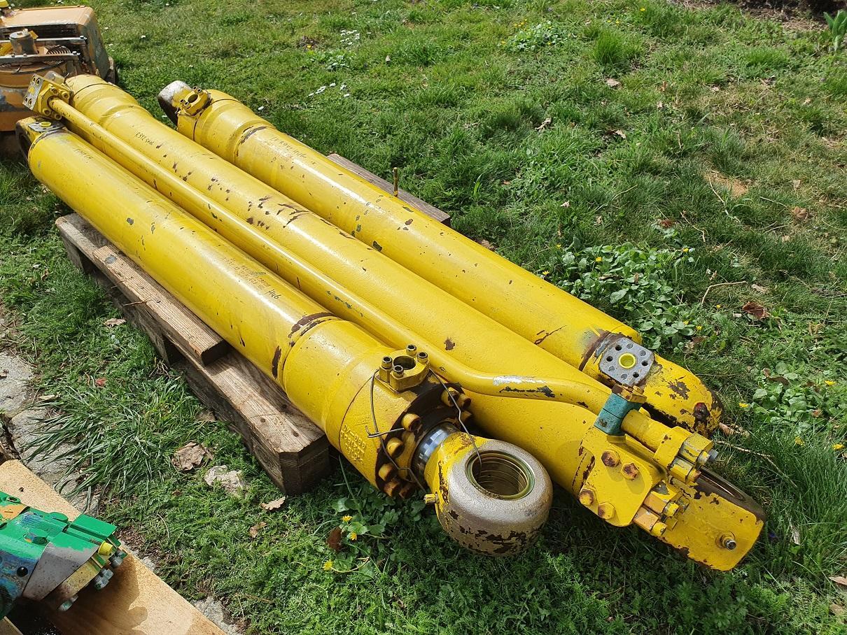 Liebherr R 942 - Hydraulic cylinder for Construction machinery: picture 2 Liebherr R 942 - Hydraulic cylinder for Construction machinery: picture 2