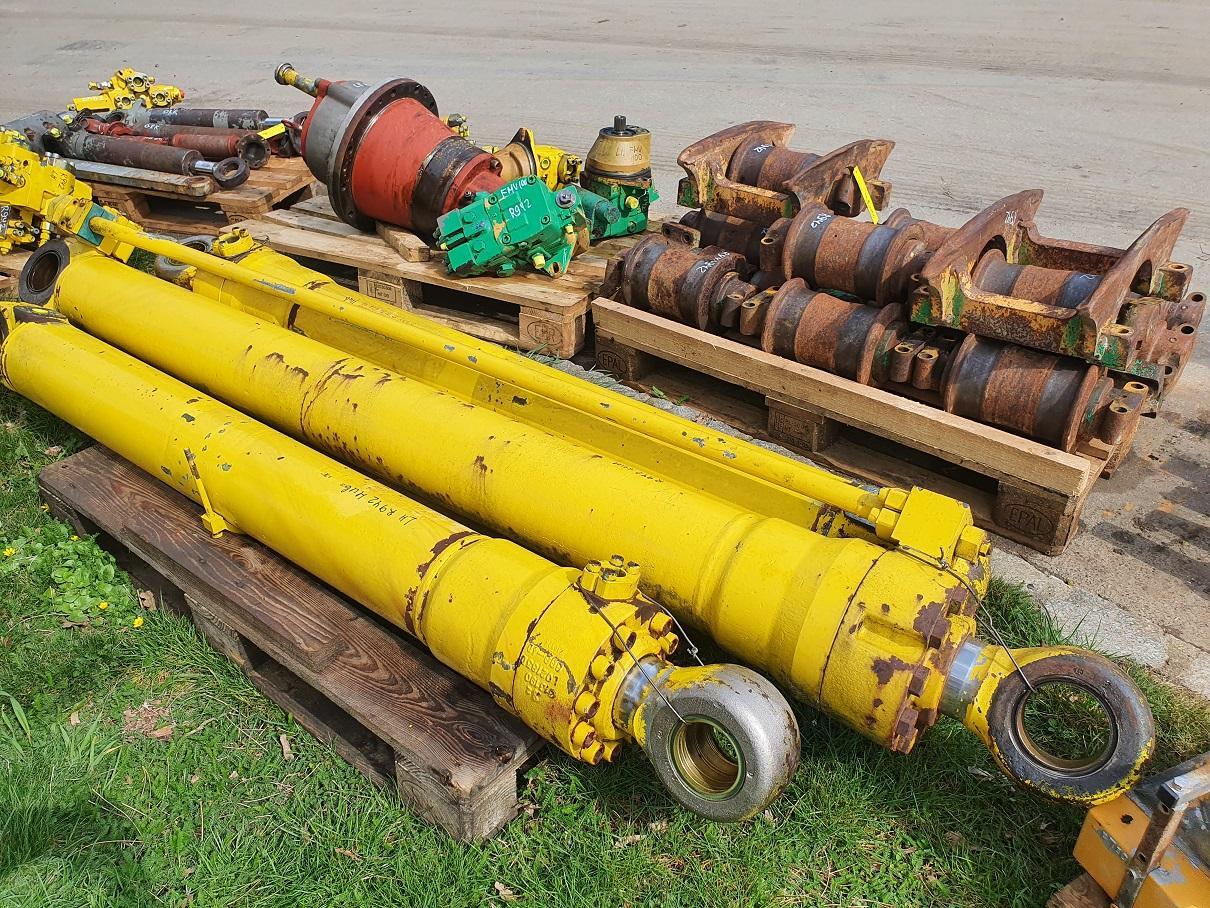 Liebherr R 942 - Hydraulic cylinder for Construction machinery: picture 1 Liebherr R 942 - Hydraulic cylinder for Construction machinery: picture 1