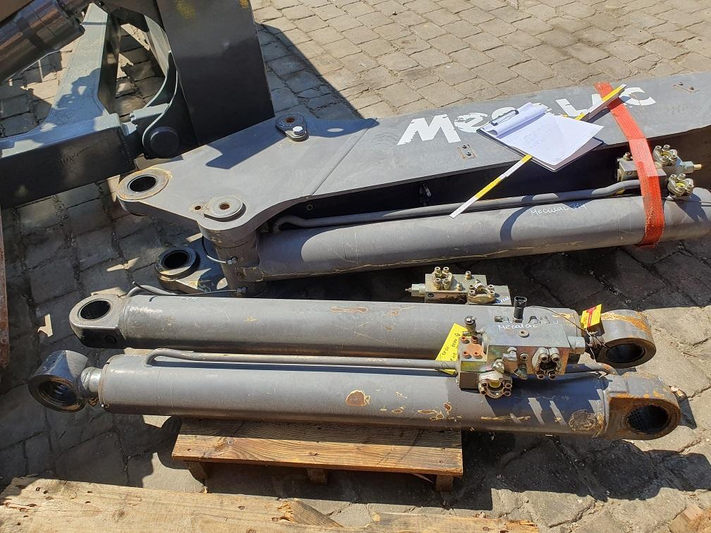Mecalac 714 MW - Hydraulic cylinder for Construction machinery: picture 1 Mecalac 714 MW - Hydraulic cylinder for Construction machinery: picture 1