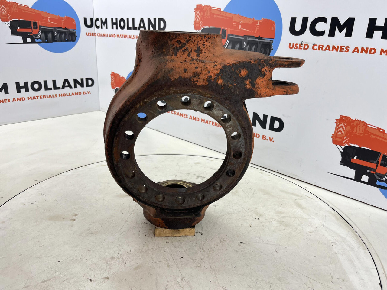 FAUN RTF 50 Steering knuckle 16 holes axle 3 left - Steering knuckle for Mobile crane: picture 2 FAUN RTF 50 Steering knuckle 16 holes axle 3 left - Steering knuckle for Mobile crane: picture 2