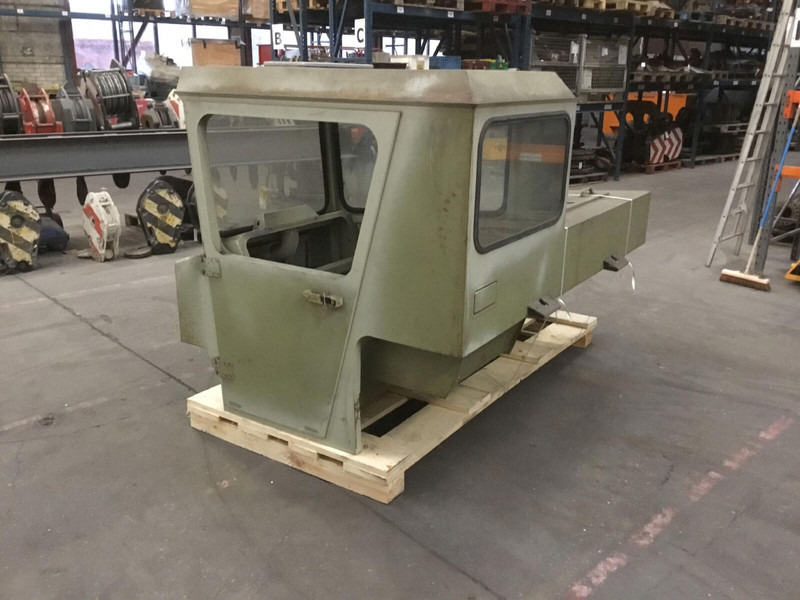 Faun RTF 30 lower cabin - Cab and interior for Crane: picture 3 Faun RTF 30 lower cabin - Cab and interior for Crane: picture 3