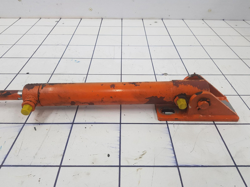 Grove GMK 3055 cabin tilt cylinder - Hydraulic cylinder for Crane: picture 2 Grove GMK 3055 cabin tilt cylinder - Hydraulic cylinder for Crane: picture 2