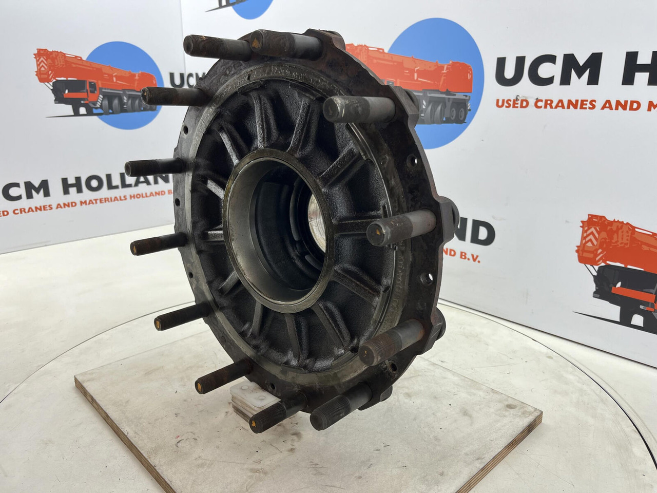 Grove GMK Megatrak wheel hub - Wheel hub for Crane: picture 1 Grove GMK Megatrak wheel hub - Wheel hub for Crane: picture 1