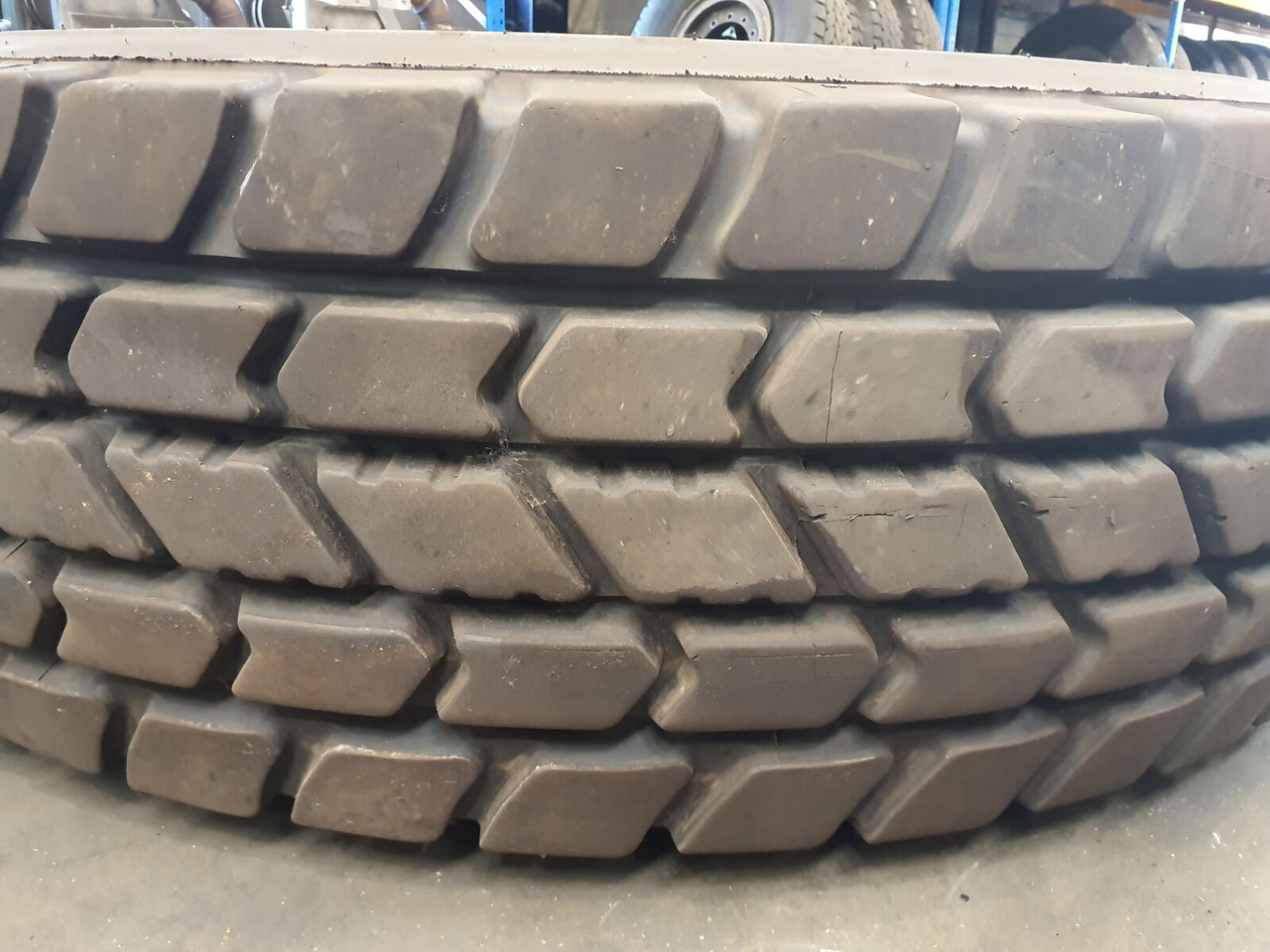 Grove Wheel 385/95R25 12 5.4 3p - Wheel and tire package: picture 3 Grove Wheel 385/95R25 12 5.4 3p - Wheel and tire package: picture 3
