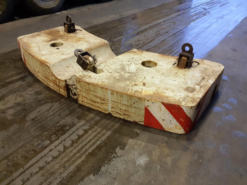 Krupp KMK 4080-5110-5120 counterweight 5,8 ton - Counterweight for Construction machinery: picture 2 Krupp KMK 4080-5110-5120 counterweight 5,8 ton - Counterweight for Construction machinery: picture 2