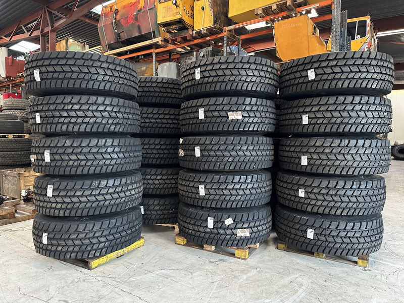 Liebherr Crane Tires/Rims for sale - Tire for Construction machinery: picture 3 Liebherr Crane Tires/Rims for sale - Tire for Construction machinery: picture 3