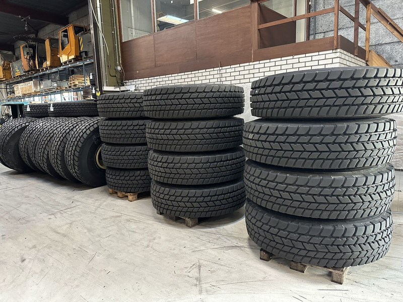 Liebherr Crane Tires/Rims for sale - Tire for Construction machinery: picture 2 Liebherr Crane Tires/Rims for sale - Tire for Construction machinery: picture 2