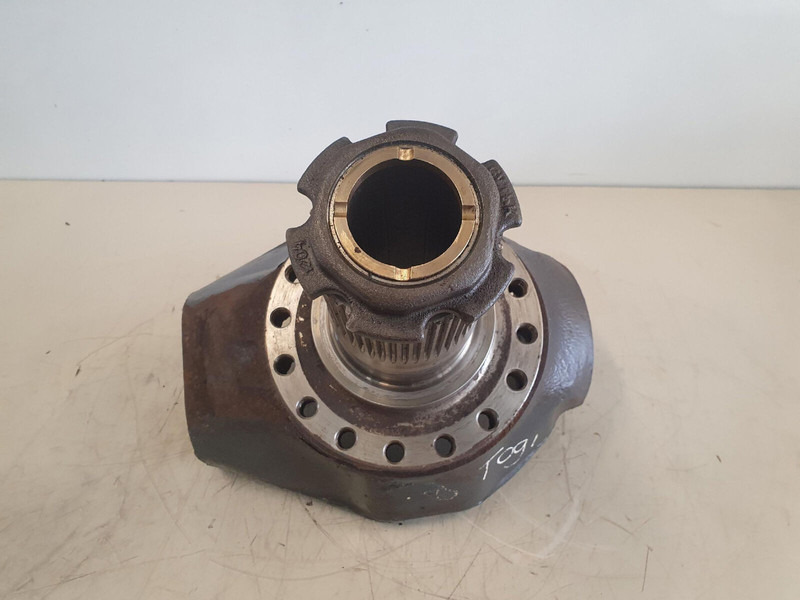 Liebherr LTM 1045-3.1 steering knuckle 16 holes - Steering knuckle for Crane: picture 3 Liebherr LTM 1045-3.1 steering knuckle 16 holes - Steering knuckle for Crane: picture 3