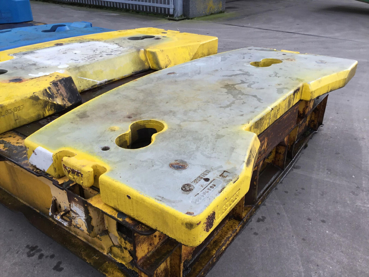 Liebherr LTM 1060-2 counterweight 2,4 ton - Counterweight for Mobile crane: picture 2 Liebherr LTM 1060-2 counterweight 2,4 ton - Counterweight for Mobile crane: picture 2