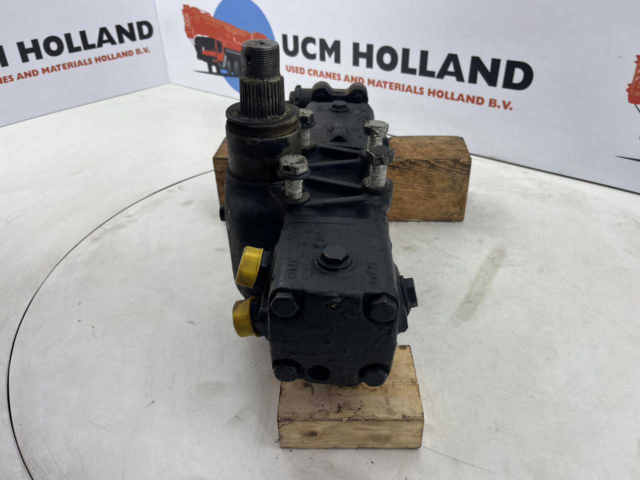 Liebherr LTM 1070 steering box - Steering gear for Mobile crane: picture 4 Liebherr LTM 1070 steering box - Steering gear for Mobile crane: picture 4