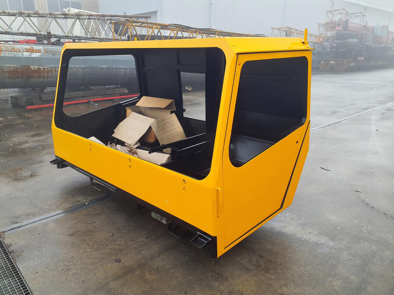 Liebherr LTM 1090 drivers cabin - Cab for Mobile crane: picture 1 Liebherr LTM 1090 drivers cabin - Cab for Mobile crane: picture 1
