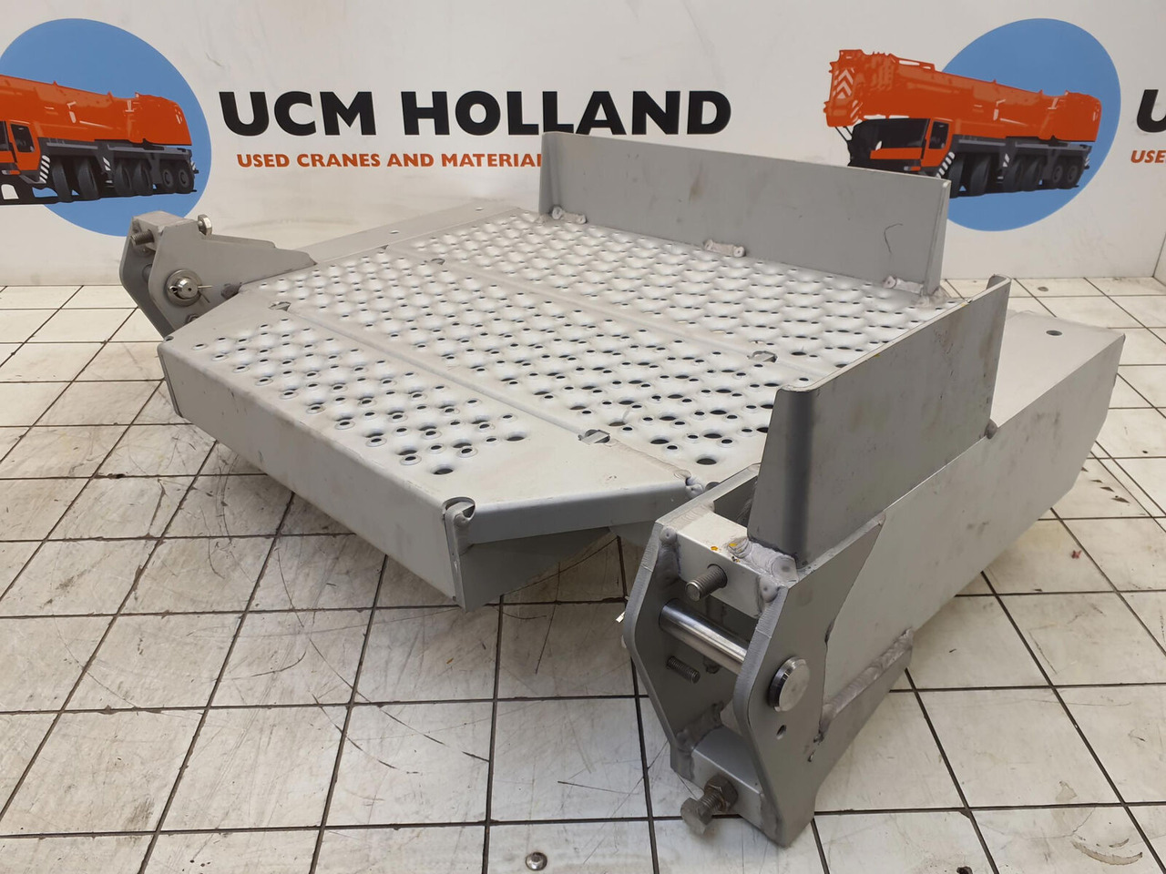 Liebherr LTM 1160-5.2 pedestal 75X806X440 - Footstep for Mobile crane: picture 2 Liebherr LTM 1160-5.2 pedestal 75X806X440 - Footstep for Mobile crane: picture 2