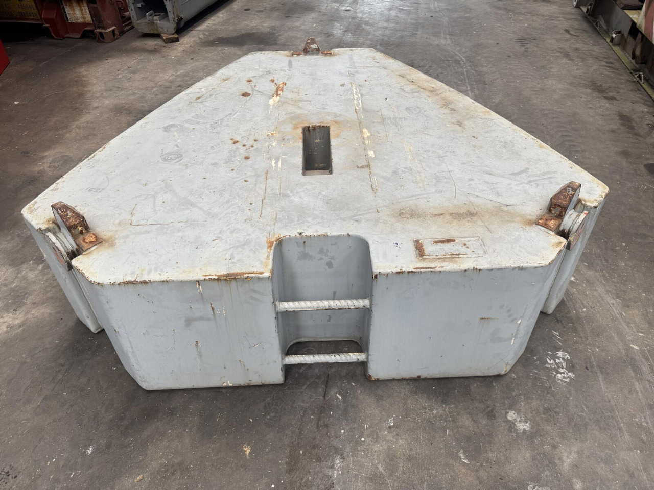 Liebherr LTM /LR counterweight 10T - Counterweight for Mobile crane: picture 2 Liebherr LTM /LR counterweight 10T - Counterweight for Mobile crane: picture 2