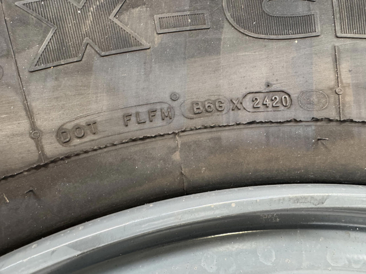 Liebherr Wheel 445/95R25 10 12 1p - Wheel and tire package for Crane: picture 5 Liebherr Wheel 445/95R25 10 12 1p - Wheel and tire package for Crane: picture 5