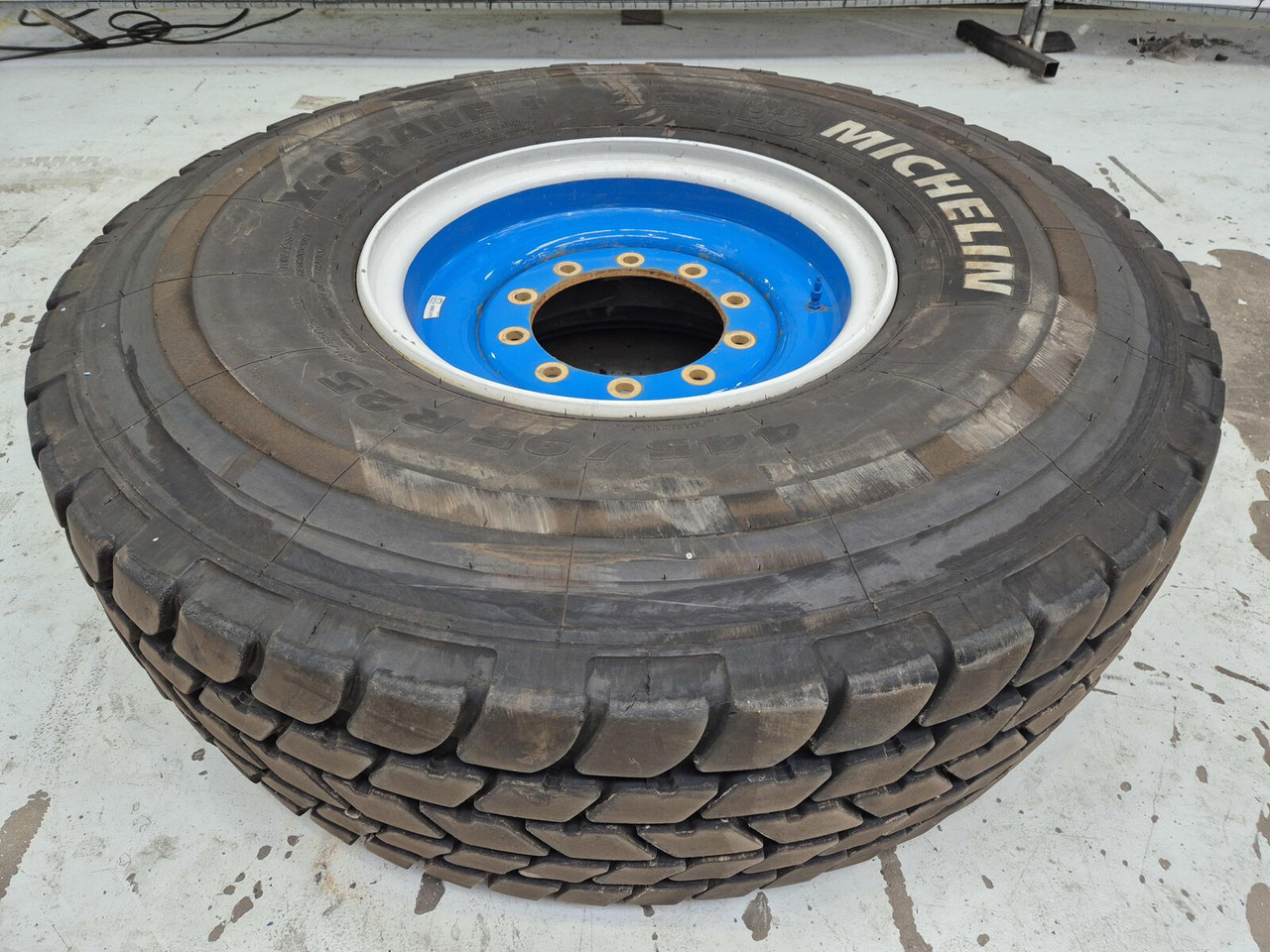 Liebherr Wheel 445/95R25 10 12 1p - Wheel and tire package for Crane: picture 1 Liebherr Wheel 445/95R25 10 12 1p - Wheel and tire package for Crane: picture 1