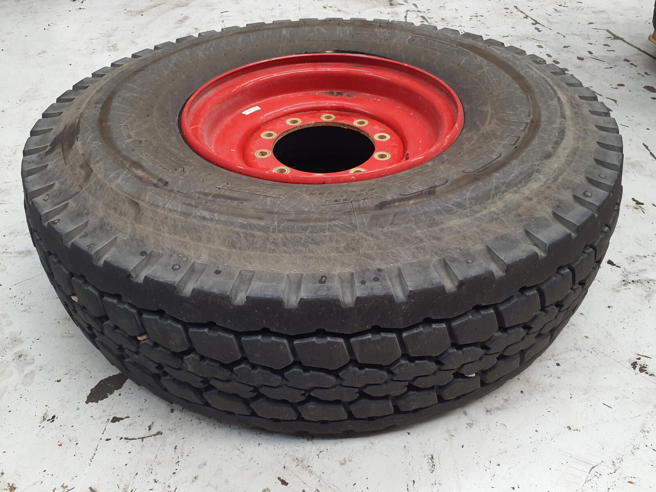 Liebherr Wheel 445/95R25 10 12 1p - Wheel and tire package for Crane: picture 1 Liebherr Wheel 445/95R25 10 12 1p - Wheel and tire package for Crane: picture 1