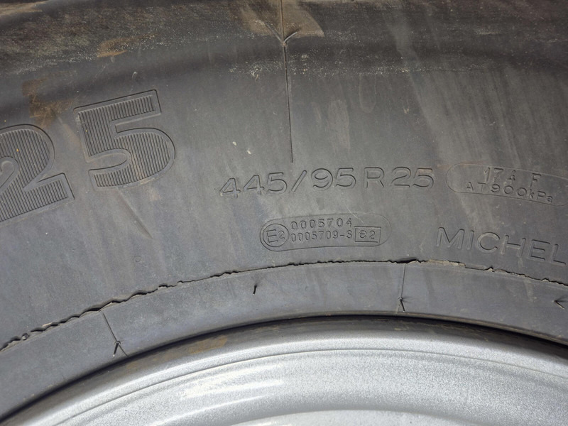 Liebherr Wheel 445/95R25 10 12 1p - Wheels and tires for Crane: picture 5 Liebherr Wheel 445/95R25 10 12 1p - Wheels and tires for Crane: picture 5