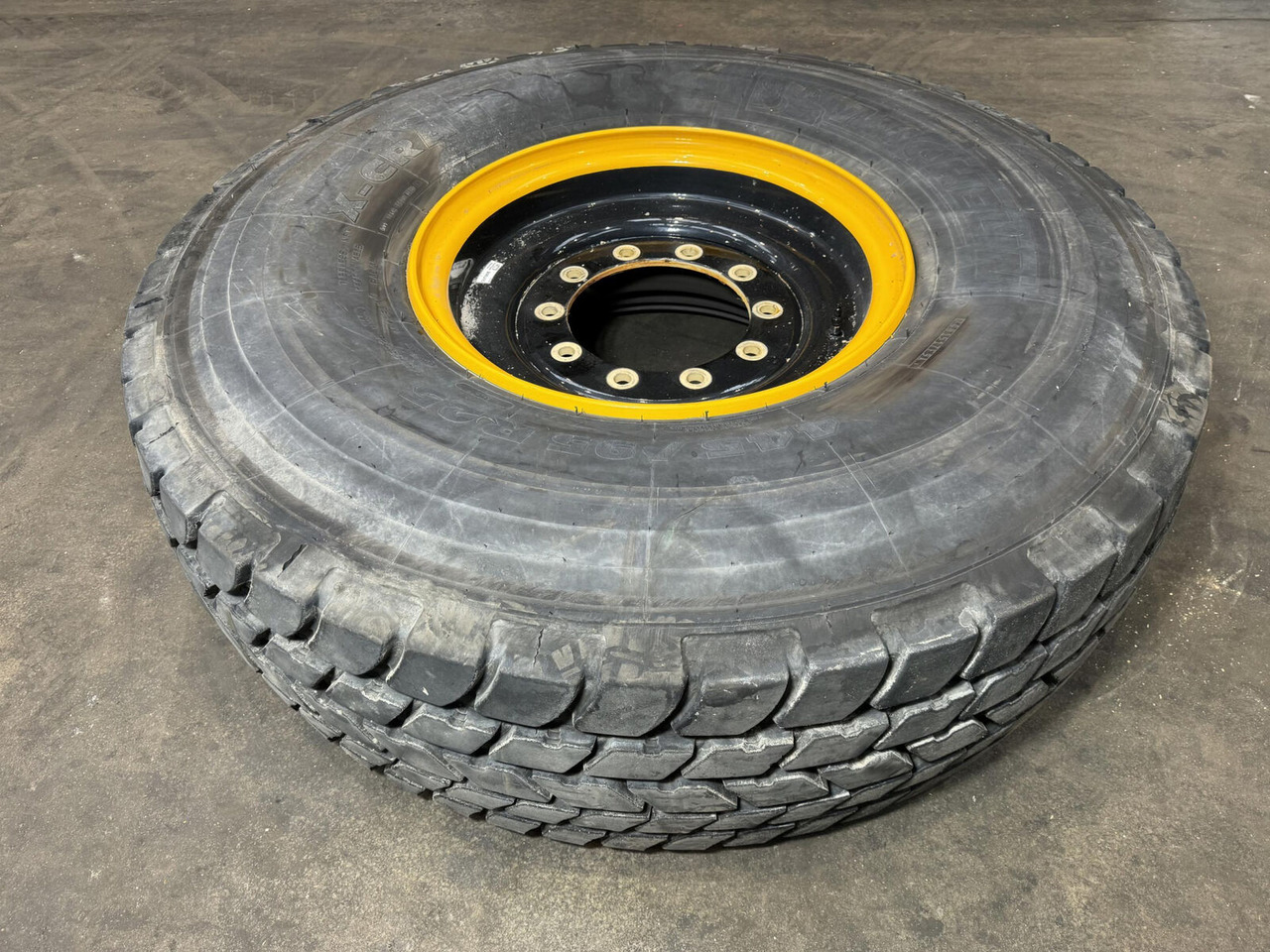 Liebherr Wheel 445/95R25 10 12.3 1p - Wheel and tire package for Crane: picture 2 Liebherr Wheel 445/95R25 10 12.3 1p - Wheel and tire package for Crane: picture 2