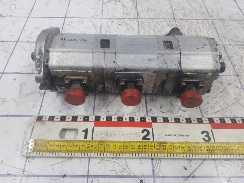 Sauer Sundstrand 3 way gear pump - Hydraulic pump for Crane: picture 1 Sauer Sundstrand 3 way gear pump - Hydraulic pump for Crane: picture 1