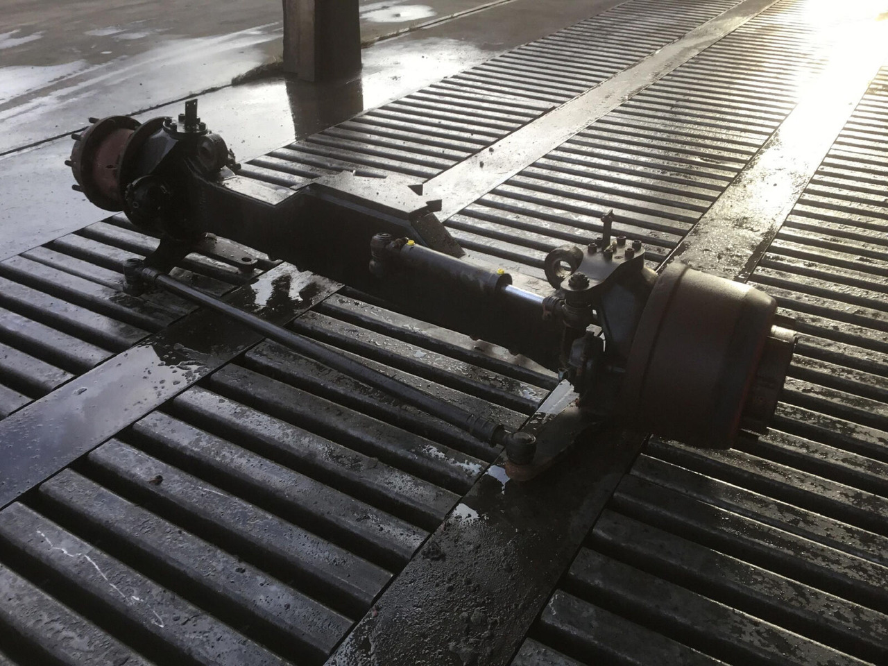 Spierings SK 477 axle 1 - Axle and parts for Mobile crane: picture 2 Spierings SK 477 axle 1 - Axle and parts for Mobile crane: picture 2