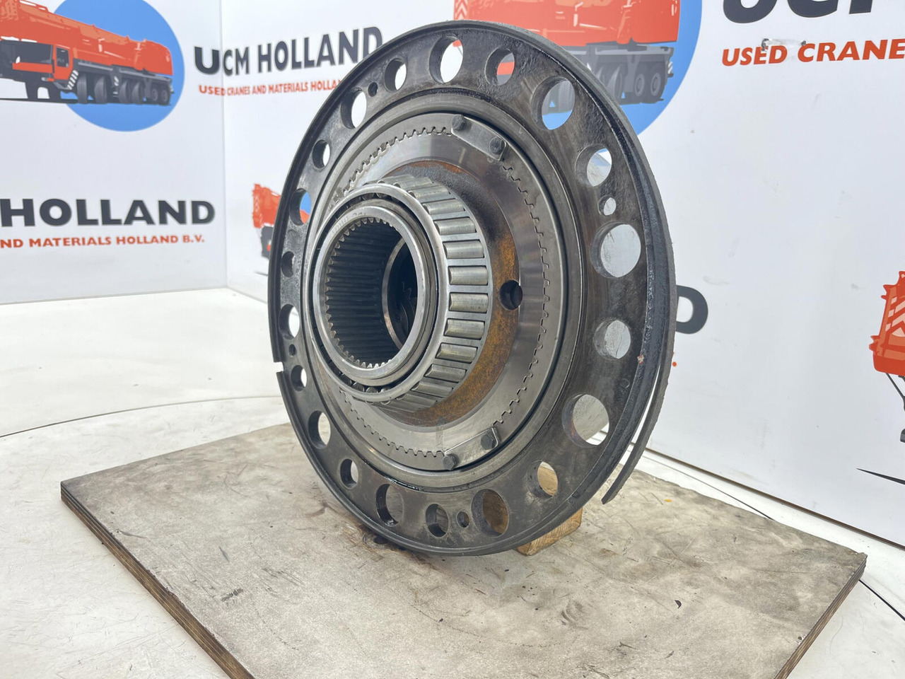 Terex/Demag AC 100/4 planetary gear 22-25-74-40-3pl-H127-46 - Final drive for Crane: picture 3 Terex/Demag AC 100/4 planetary gear 22-25-74-40-3pl-H127-46 - Final drive for Crane: picture 3