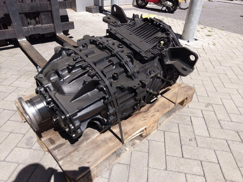 ZF LTM 1055-3.2 gearbox Astronic 12 AS 2302 - Gearbox for Crane: picture 4 ZF LTM 1055-3.2 gearbox Astronic 12 AS 2302 - Gearbox for Crane: picture 4