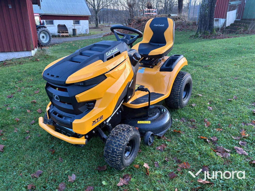 Åkgräsklippare - Cub Cadet - Garden mower: picture 1 Åkgräsklippare - Cub Cadet - Garden mower: picture 1