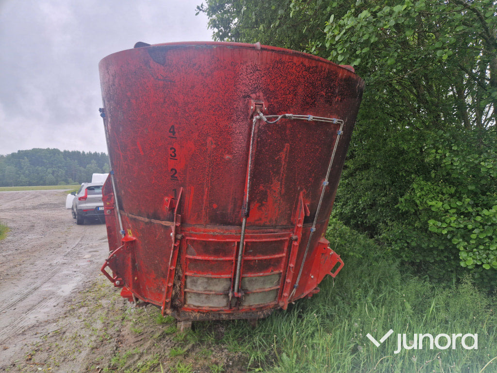 Foderblandare RMH 22 - Forage mixer wagon: picture 4 Foderblandare RMH 22 - Forage mixer wagon: picture 4
