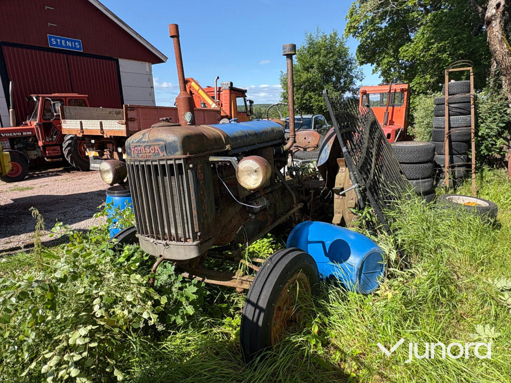 Fordson Major - Farm tractor: picture 1 Fordson Major - Farm tractor: picture 1