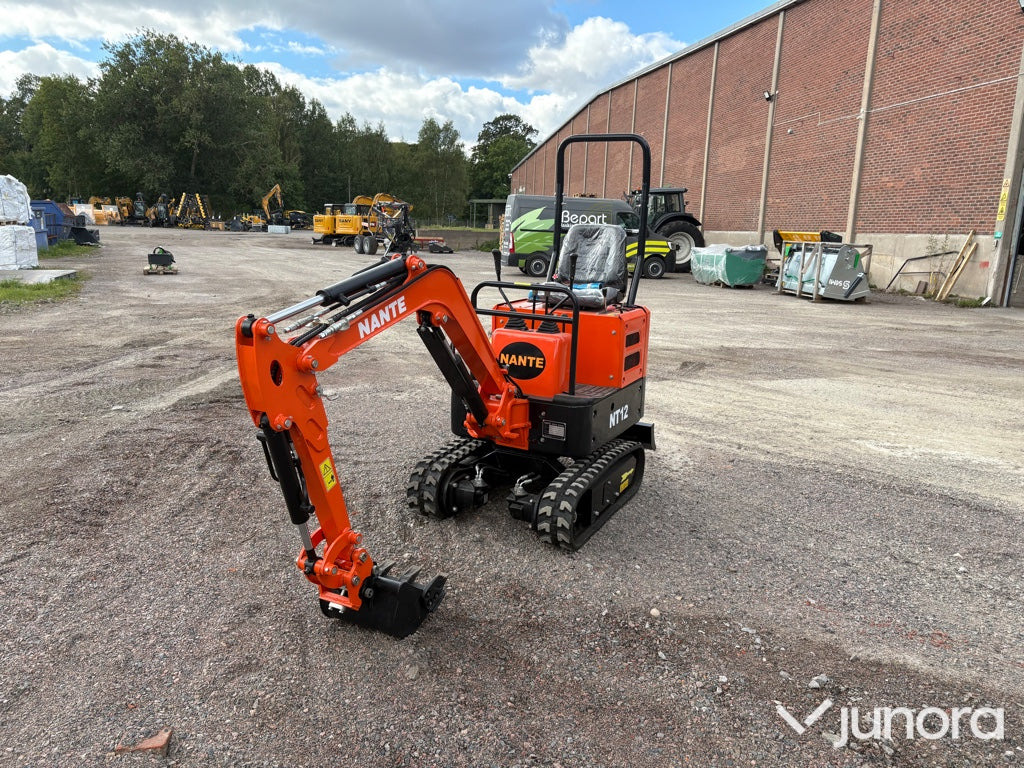 Grävmaskin NT12 - Mini excavator: picture 1 Grävmaskin NT12 - Mini excavator: picture 1