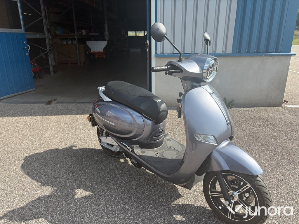 NY! Yadea C-Lucky EL EU-moped - Motorcycle: picture 3 NY! Yadea C-Lucky EL EU-moped - Motorcycle: picture 3