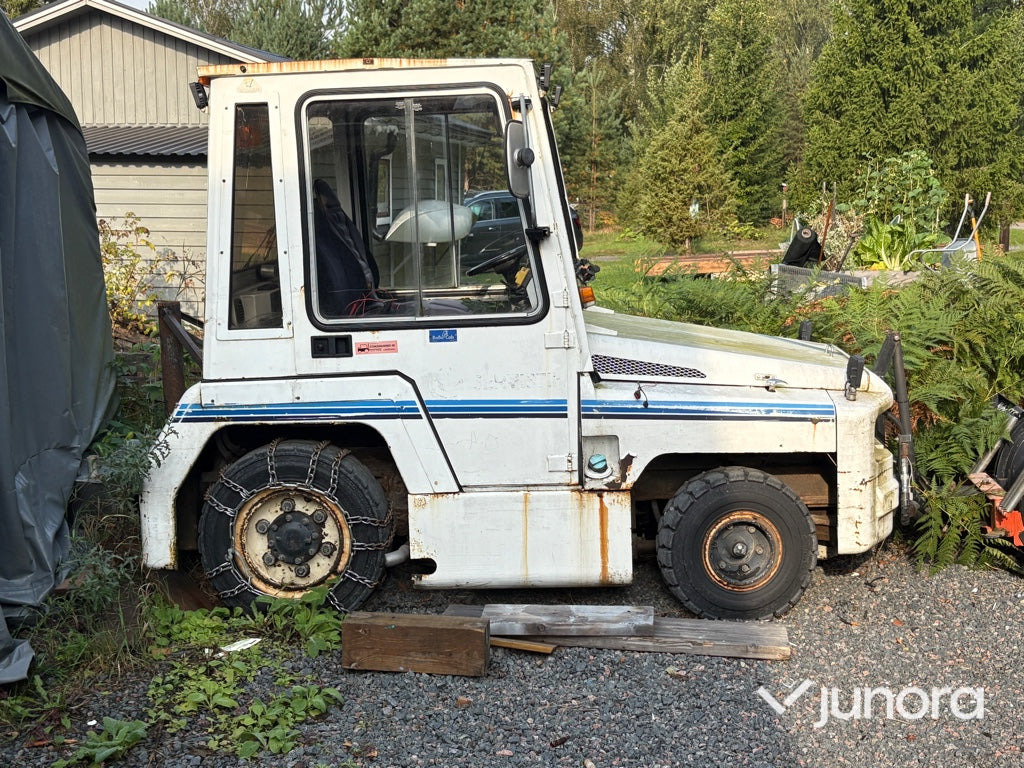 Plogbil / bagagetruck - Baggage tractor: picture 1 Plogbil / bagagetruck - Baggage tractor: picture 1