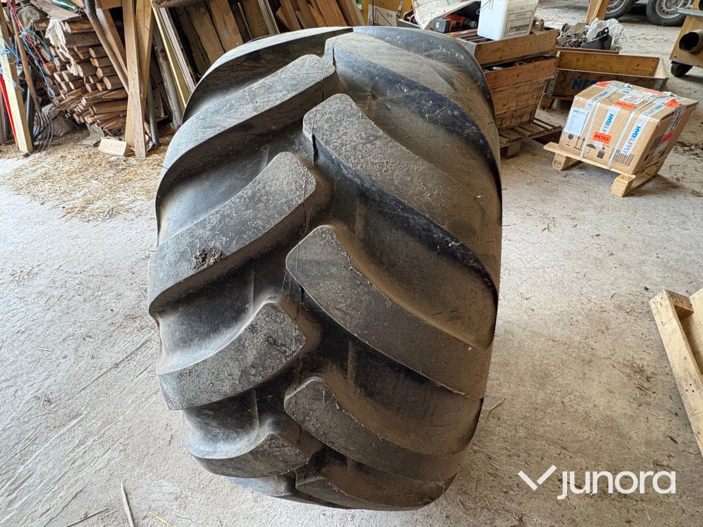 Skogsdäck Trelleborg Twin 428 - Wheel and tire package for Forestry equipment: picture 2 Skogsdäck Trelleborg Twin 428 - Wheel and tire package for Forestry equipment: picture 2
