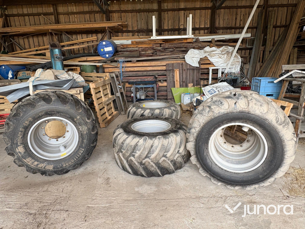 Skogsdäck Trelleborg Twin 428 - Wheel and tire package for Forestry equipment: picture 1 Skogsdäck Trelleborg Twin 428 - Wheel and tire package for Forestry equipment: picture 1