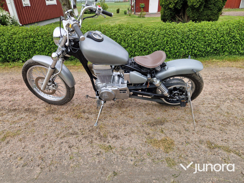 Suzuki LS 650 Bobber - Motorcycle: picture 3 Suzuki LS 650 Bobber - Motorcycle: picture 3