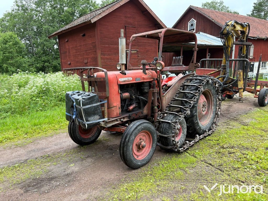Traktor Nuffield Universal 3DL - Farm tractor: picture 1 Traktor Nuffield Universal 3DL - Farm tractor: picture 1